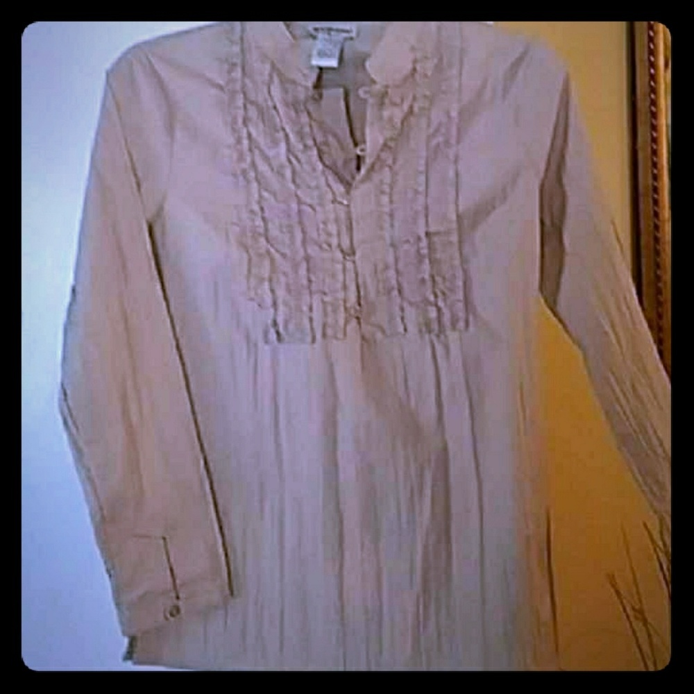 Shirt size small 🎇$7